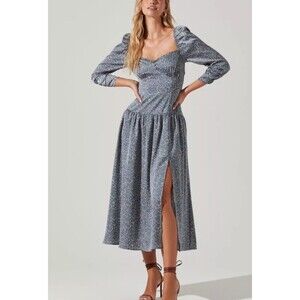 NWOT ASTR THE LABEL BLUE FLORAL SWEAT HEART NECKLINE COTTAGECORE PLUS L Fairy